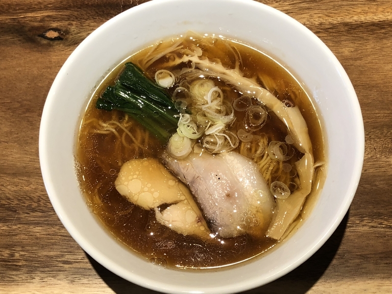 渾身の一杯「醤油ラーメン」。名古屋コーチンなど数種類の鶏の旨味が広がる。