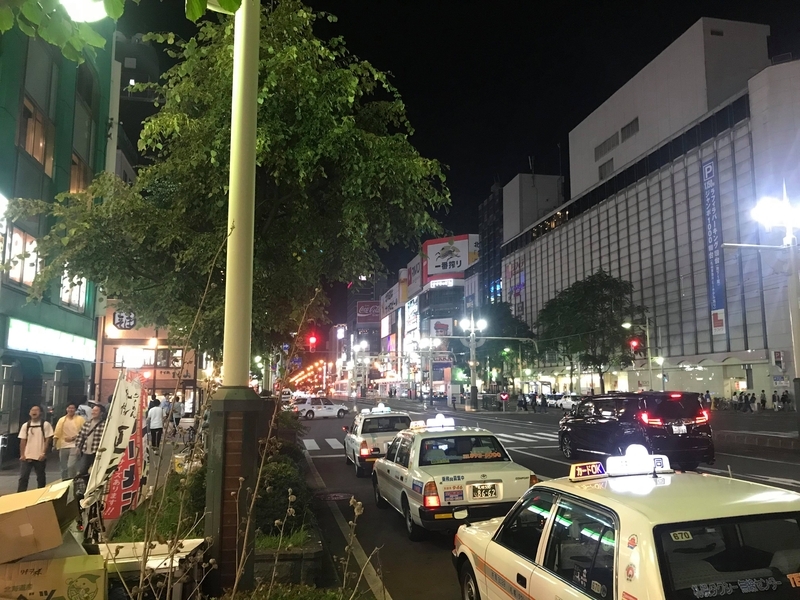 震災２日後、８日夜のススキノは人も出ていて賑わっていたという（写真：らーめん札幌 直伝屋）