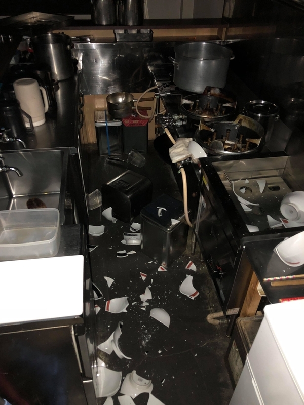 「麺処まるは BEYOND」(札幌市豊平区)では丼が散乱した(写真:麺処まるは)