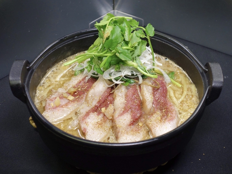 『麺屋武蔵 武骨相傳』(上野)では干支に因んで猪を使ったラーメンを提供(写真:麺屋武蔵)
