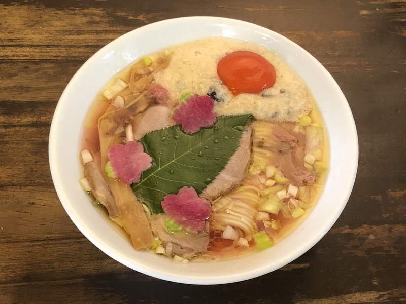 『ストライク軒』(大阪)の「吉野桜舞う!修験道お山かけらぁめん」