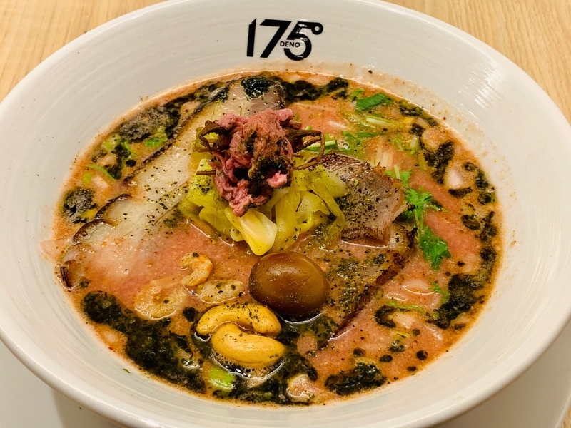 『175° DENO担担麺 TOKYO』（新宿）の「SAKURA担担麺」