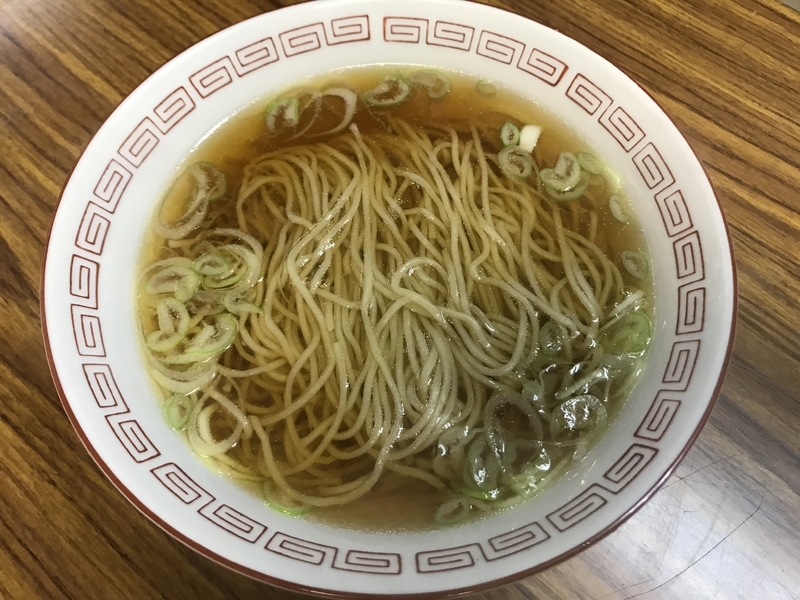 『13湯麺』（松戸市）の「湯麺」は麺とスープだけの「かけラーメン」