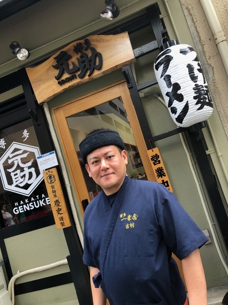 『博多元助』店主の吉村幸助さん。最終営業日には自ら厨房に立つ。