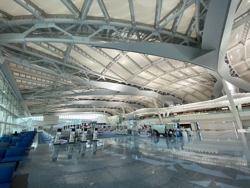 2020年３月にリニューアルしたばかりの羽田空港第３（国際線）ターミナルにも人影はまばら。