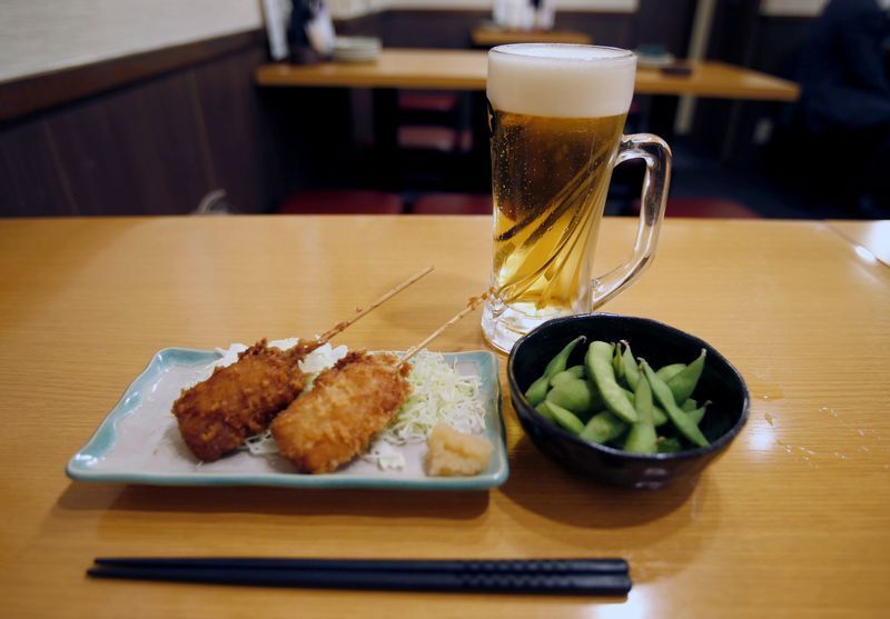 居酒屋やバーで酒を出せなければ客が来ないのは当然だ