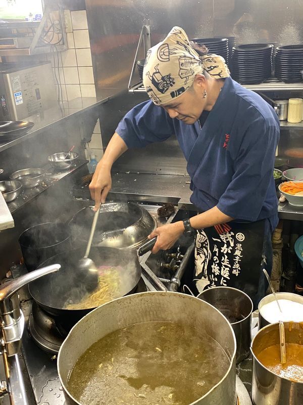 父親が創業した店を継いで暖簾と味を守り続ける『どさんこ』二代目店主の岩永太郎さん。