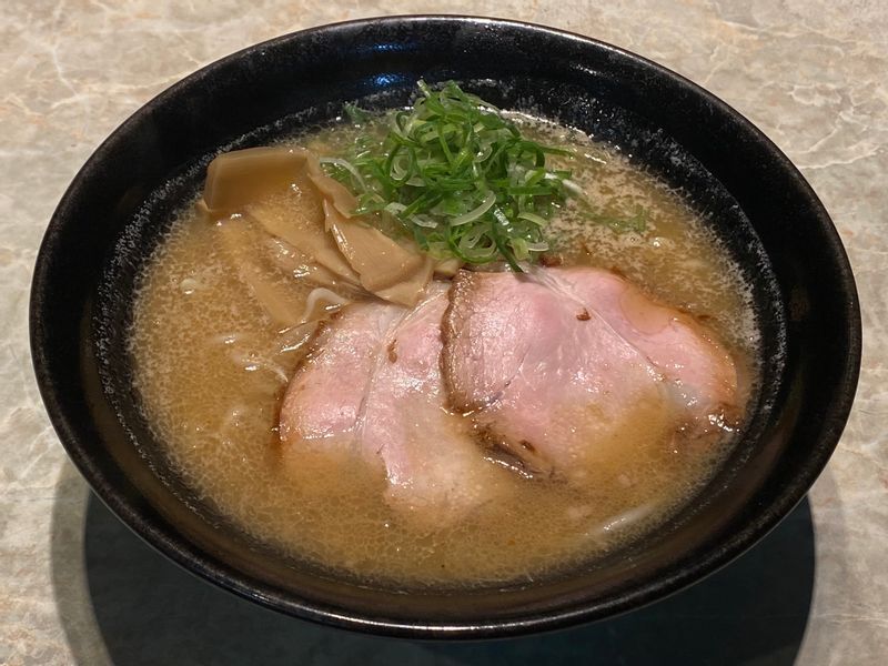 『どさんこ』の看板メニュー「特製みそラーメン」。豚骨、鶏ガラに地元野菜の甘味も加わる。