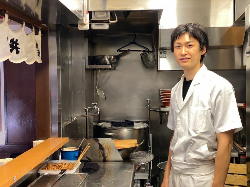 広東料理の世界から三代目として店を継いだ、店主の中野和彦さん。