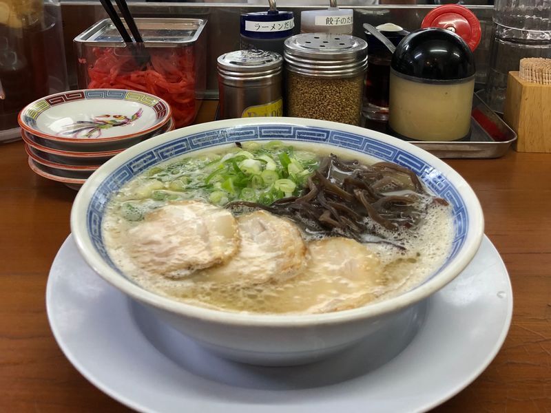 店によって味がまったく異なるのが福岡の豚骨ラーメンだ。