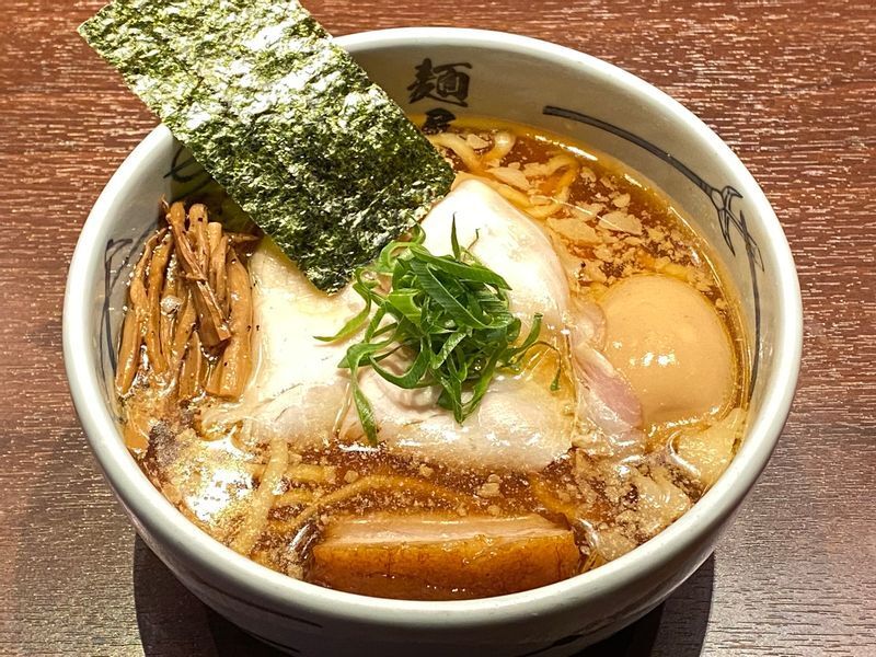 『創始麺屋武蔵』(新宿区)の「武蔵ら〜麺」。武蔵では屋号のついたメニューを頼むべし。