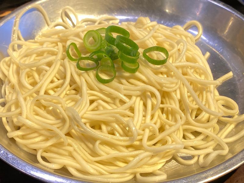 『麺の坊 砦』では替玉が必須だ。