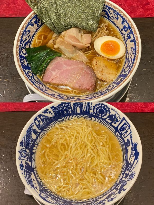 自慢の具材が全て乗る「特中村屋」と、麺とスープだけで味わう「だしかけ」。