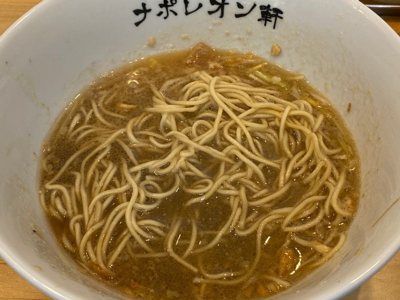 替玉を入れたら煮干しラーメンの出来上がり。