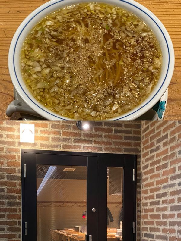 「鶏そば」以外にも締めのメニューが豊富に揃う『とりやき八』。
