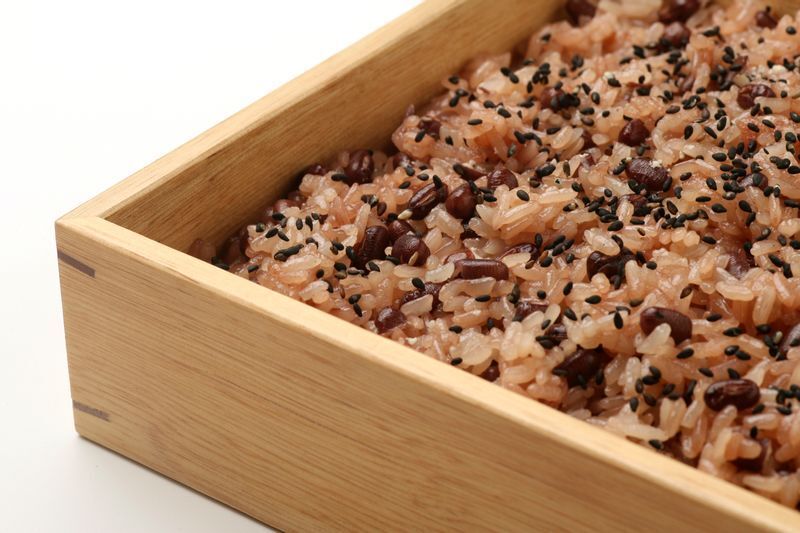 赤飯にも魔除の意味合いがあるササゲや小豆が使われている。