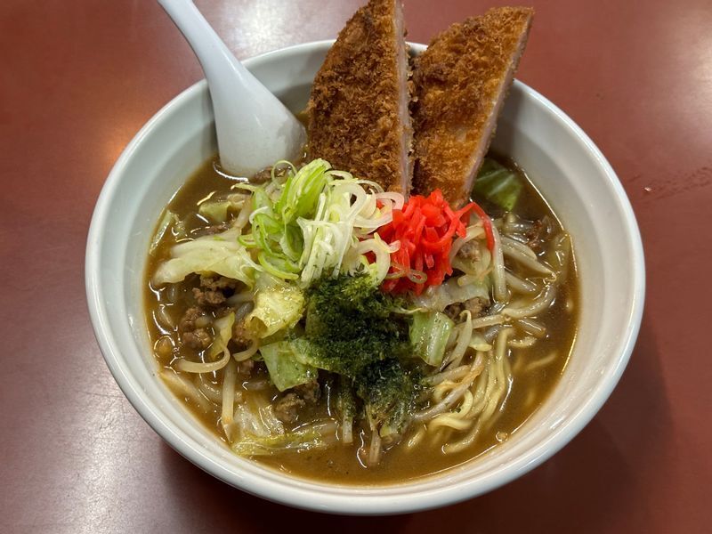 『中華料理 大輦』（船橋市）のソースラーメンはソース焼きそばテイスト。