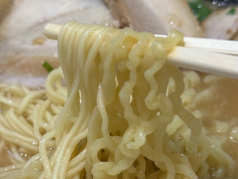 二種類の異なる麺が一緒に楽しめる。