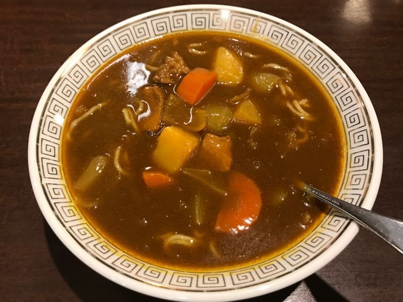 新潟県三条市のカレーラーメン。山形も新潟も個性豊かなご当地ラーメンが多い。