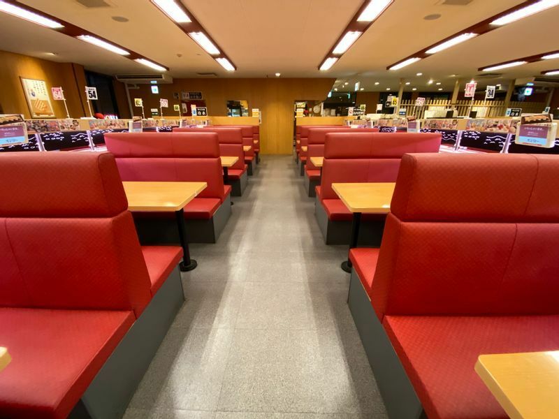 回転寿司チェーンでの迷惑行為から始まった「飲食店テロ」。