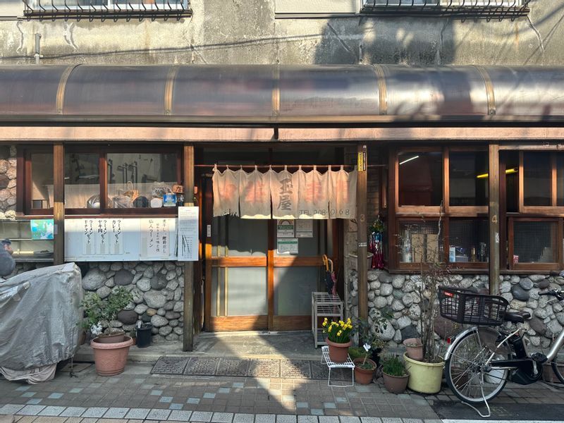 昭和の面影を今も遺す『玉屋』(東十条)。