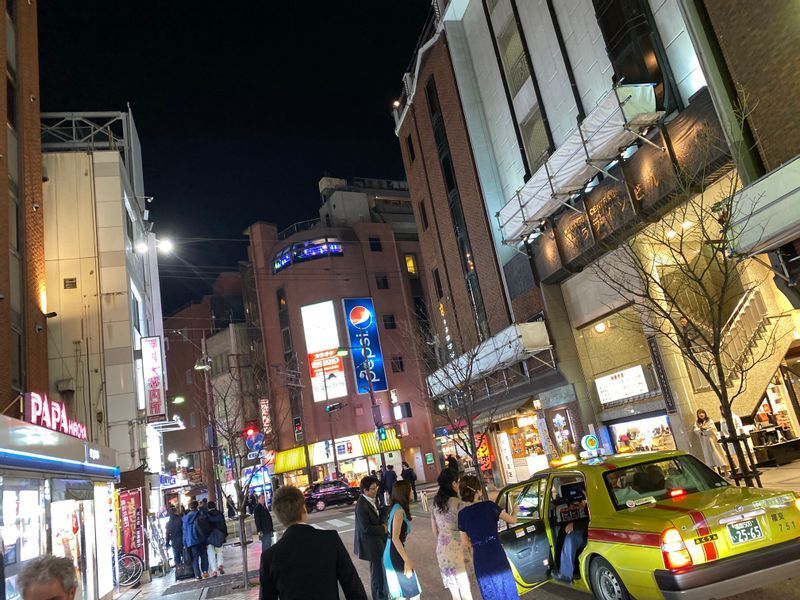 福岡一の夜の歓楽街「中洲」。
