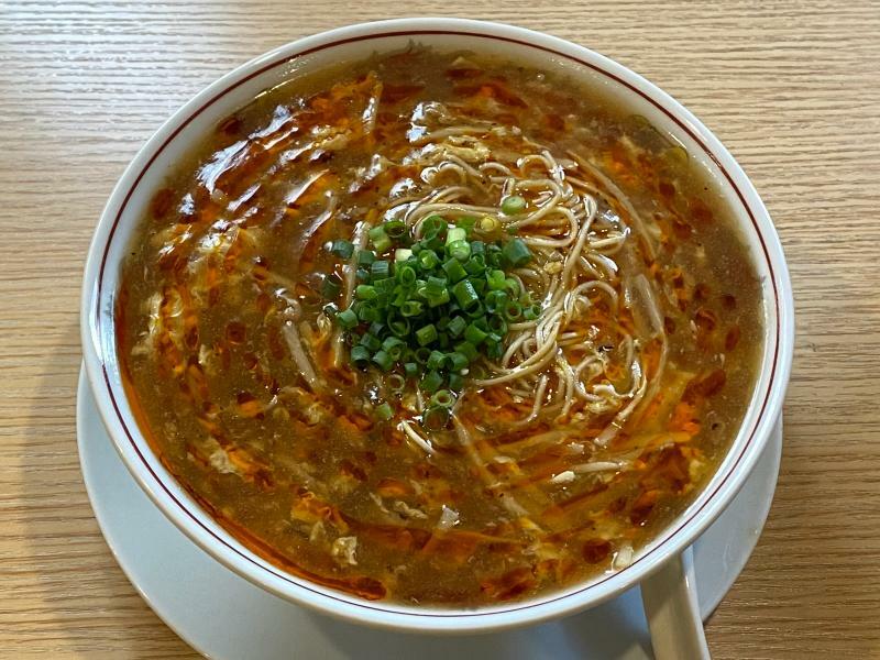 ラーメンの技法と中国料理の技法をミックスさせたハイブリッドな「酸辣湯麺」。