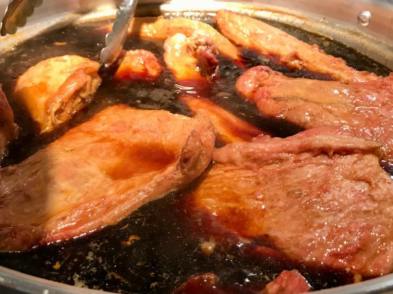 日本のチャーシューは焼豚ではなく煮豚が主流だ。