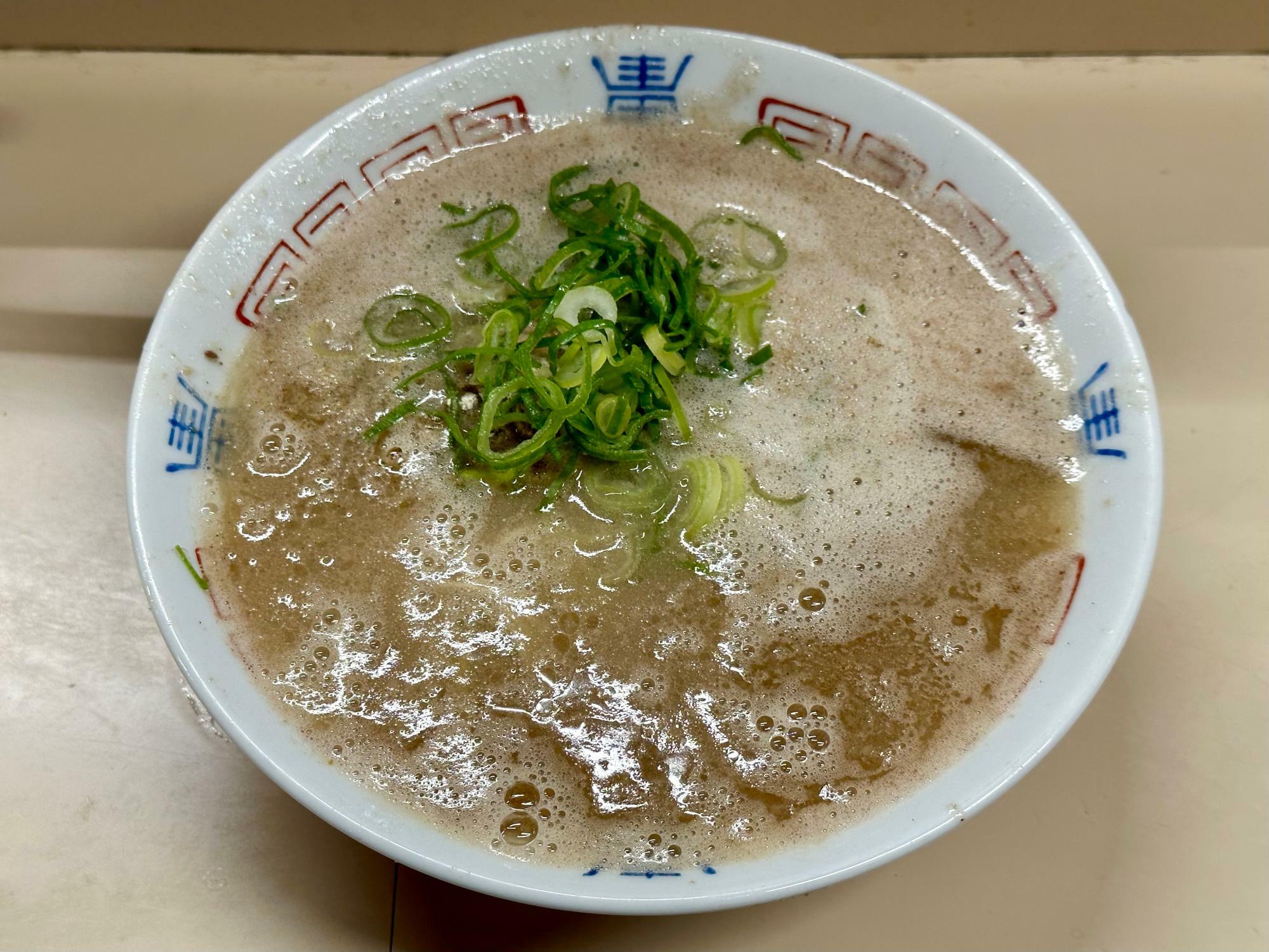 河原さんが今も通う博多ラーメンの人気店『八ちゃんラーメン』。