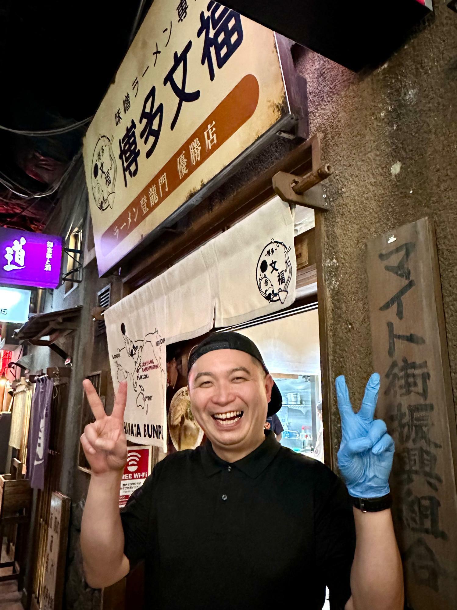 出店期間中は福岡と横浜を行き来するという『博多文福』店主の島津智明さん。