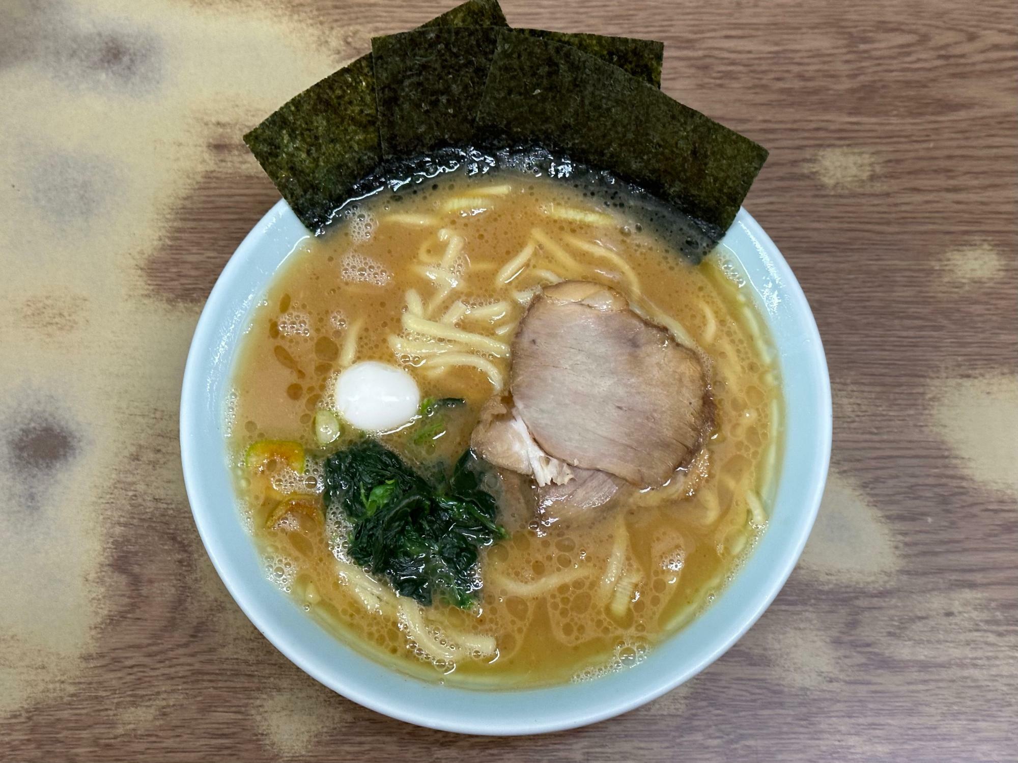 家系ラーメンにうずらを入れた元祖『壱六家』。