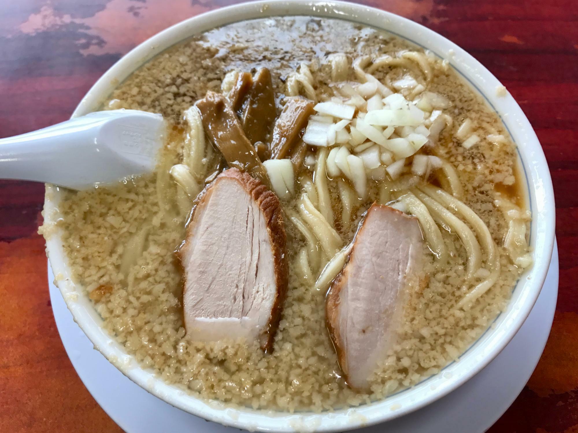 新潟や京都にも古くから背脂ラーメンの文化が根付いている。