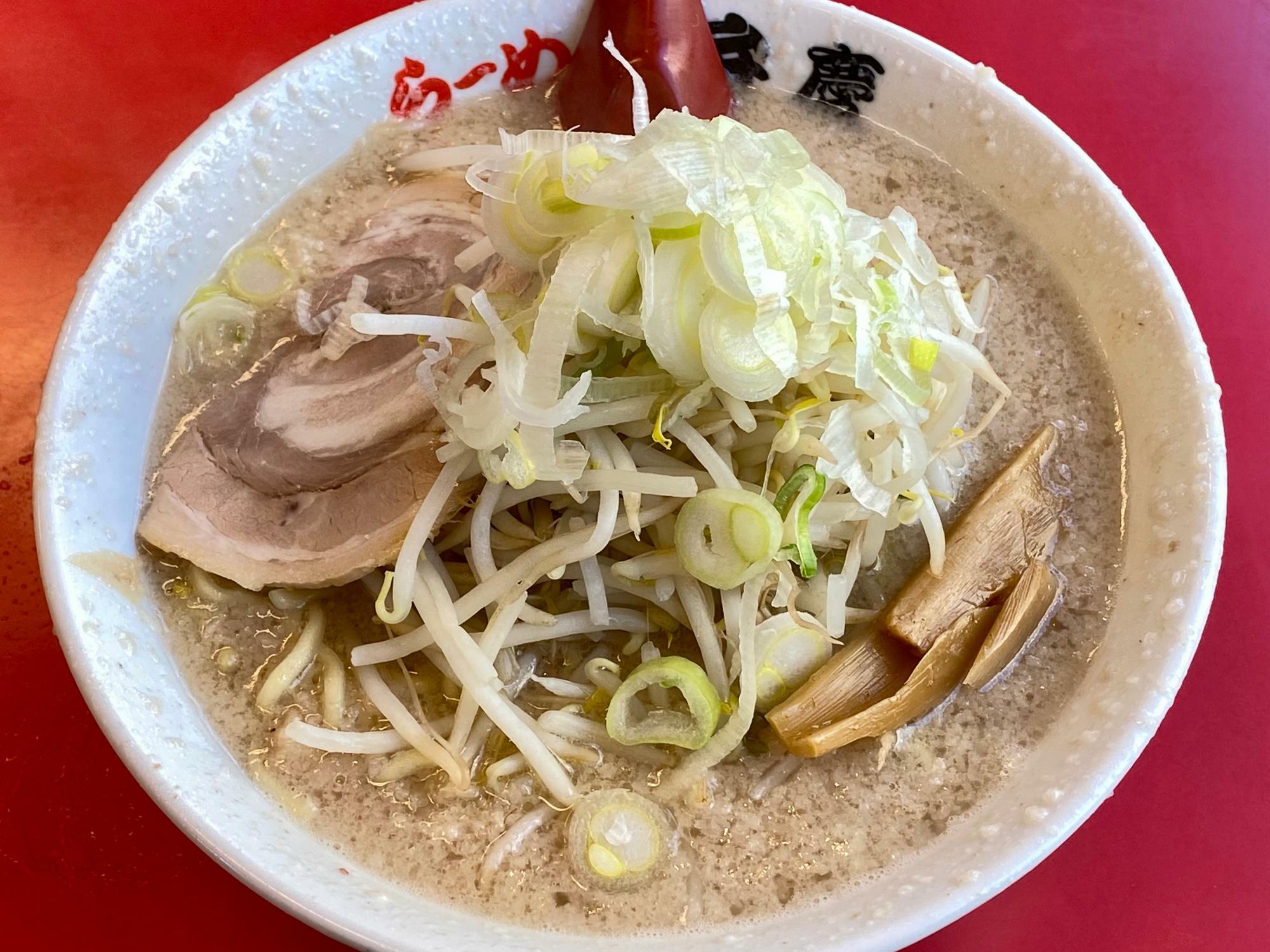 『らーめん弁慶』の「らーめん」。