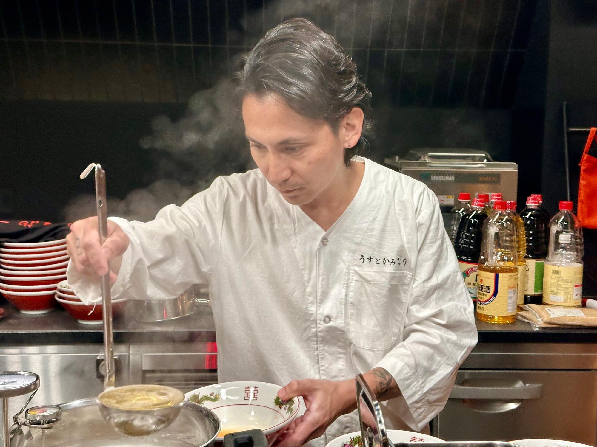 今回のラーメンを監修した『うずとかみなり』店主の大西芳実さん。