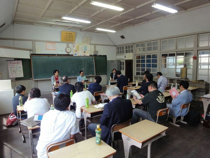 廃校の教室を活用して行われたシンポジウム（写真提供：入内島道隆さん）