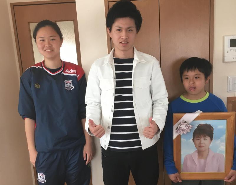 2016年4月1日。長男が都内の専門学校進学のために上京した日に自宅で撮影。(木村さん提供)