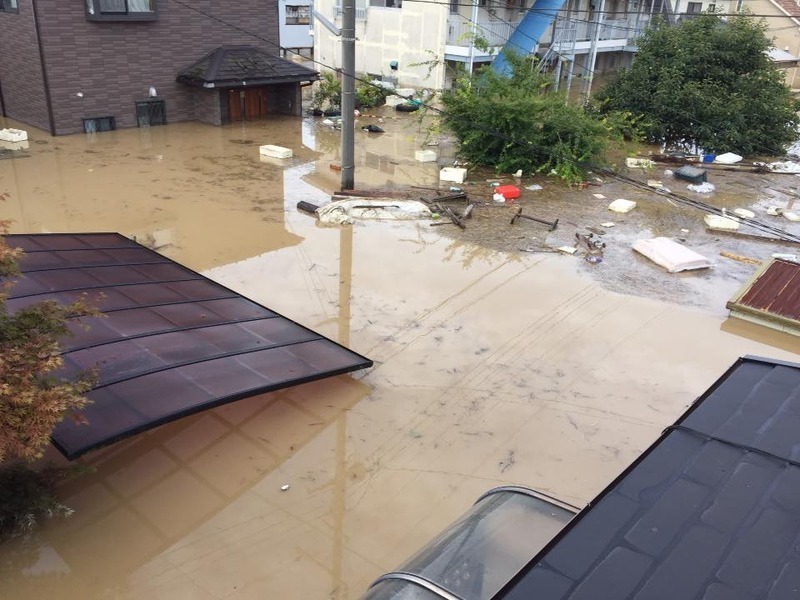 9月10日撮影　新八間掘川水門に面する水海道橋本町浸水状況