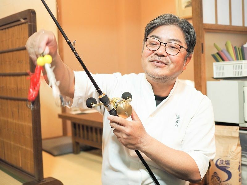 「嵐まる」の食材の多くは店主の佐藤さんが自ら釣ってきたもの（筆者撮影）