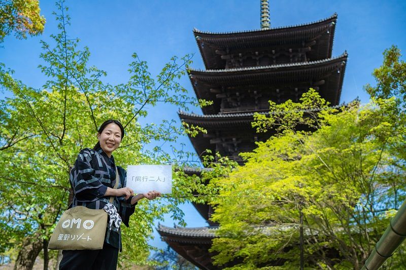 「ご近所ガイド OMOレンジャー」と呼ばれるスタッフによるホテル周辺ツアーを連日開催している。こちらは東寺ツアー(画像提供/星野リゾート)