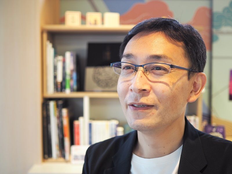 学生時代から歴史マニアだった。「京都は文化財が街に溶け込んでいて、歴史好きにはたまらなく魅力的な街」だと語る唐澤さん(筆者撮影)