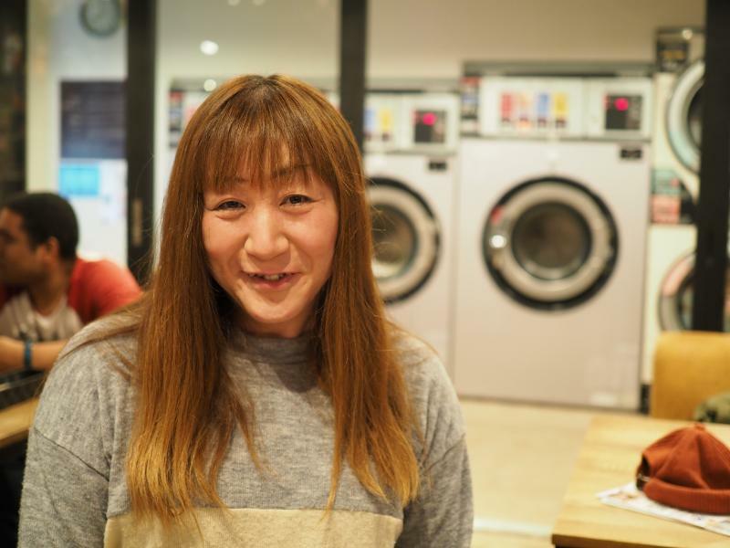 LGBTQ、人種、国籍、障害などさまざまな人たちが交流ができる場所づくりを推進する「そらにじ京都」の主要メンバー、岩本弥生さん。「車中泊系女子YouTuberやよい」でもある（筆者撮影）