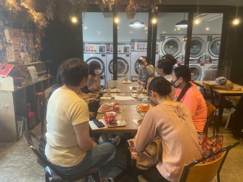 中国人留学生や中国語を話してみたい人が集まって茶話会を開く（画像提供／KYOTO LAUNDRY CAFE）
