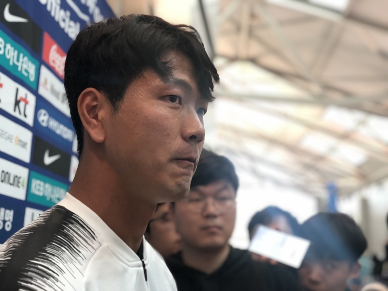 出国前の空港にて、キム・ヨンクォン（ガンバ大阪）がインタビューに応じた。Jリーグ所属選手も7名が北朝鮮入りした。