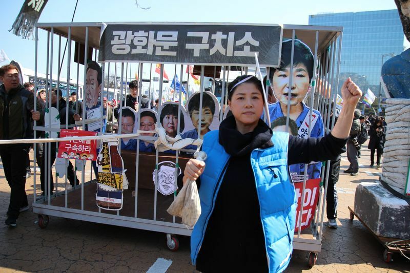 朴槿恵をそのまま拘置所へーー　2017年3月10日のでの左派デモの様子＠ソウル　筆者撮影