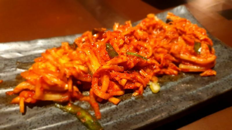 日本の韓国料理店で出てくる「韓国キムチ」筆者撮影