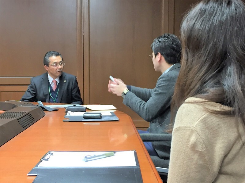 3人の意見交換。学校現場の反応が目に見えてよくなっていると聞いて、宮崎さんうれしそう