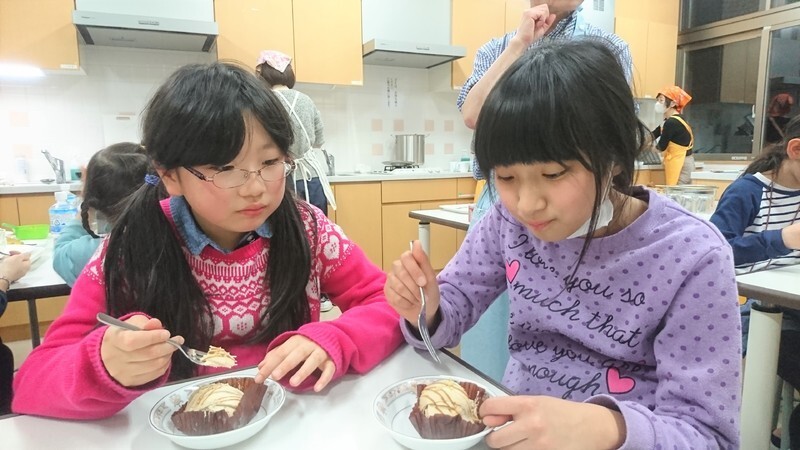 一緒に食べるというだけで、子どもたちのテンションはあがる（みなと子ども食堂提供）