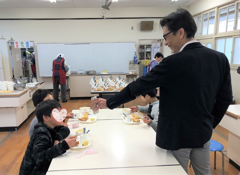 「ちゃんと撮れてる?」「かっこよく撮れてるぞ~。ほれ」