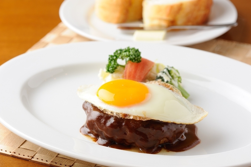 「洋食グリル天平」人気No1メニューの「姫路肉汁ハンバーグ」(関さん提供)
